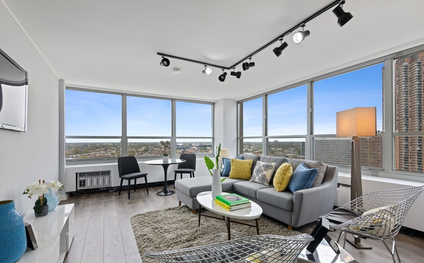 3550 N Lake Shore Drive #1813, Chicago, IL 60657