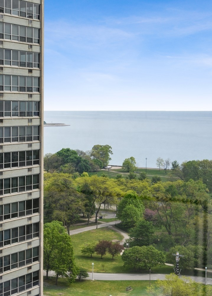 3550 N Lake Shore Drive #1813, Chicago, IL 60657