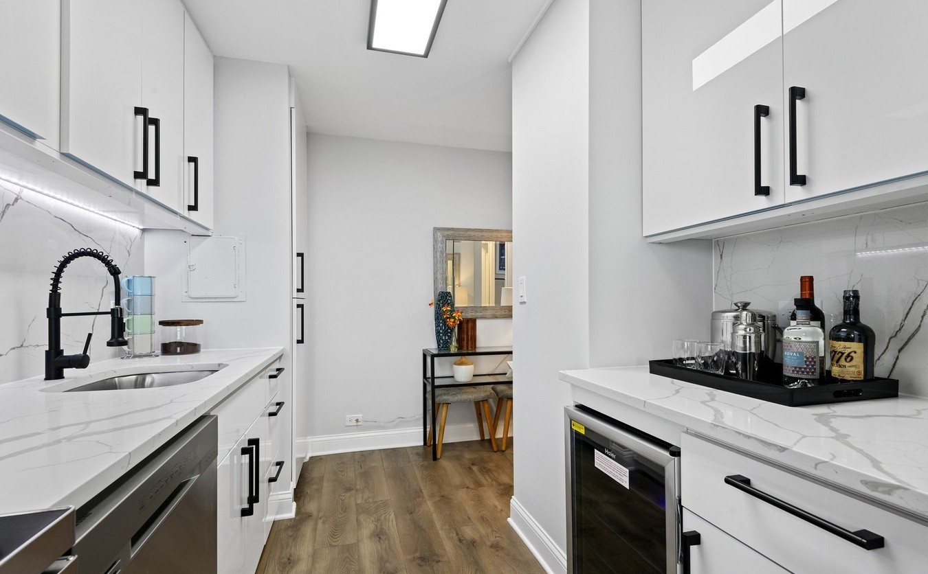 3550 N Lake Shore Drive #1813, Chicago, IL 60657