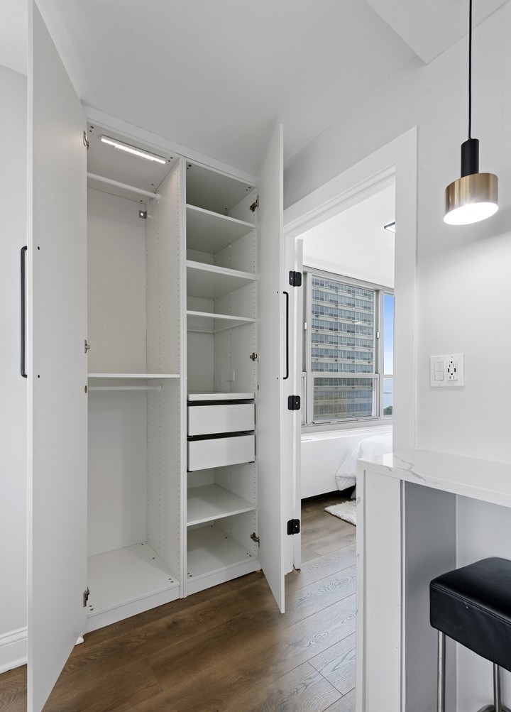 3550 N Lake Shore Drive #1813, Chicago, IL 60657