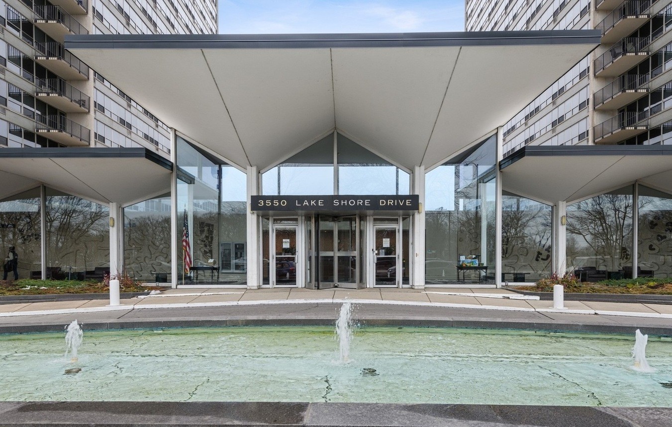 3550 N Lake Shore Drive #1813, Chicago, IL 60657