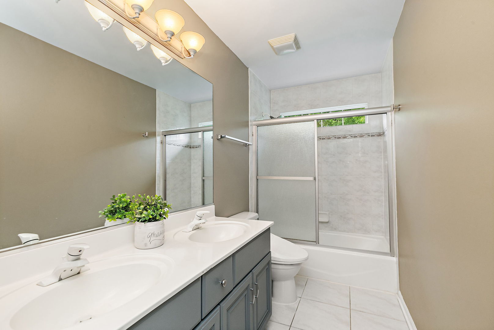 40W017 Carl Sandburg Road, St. Charles, IL 60175
