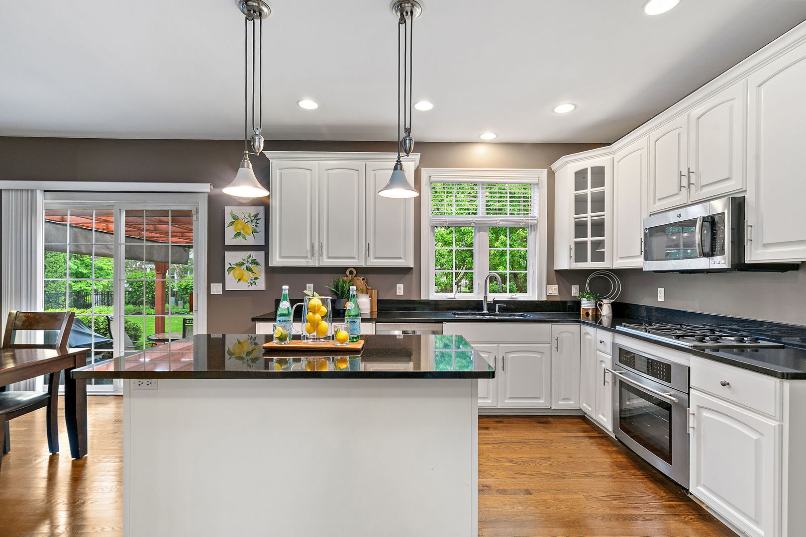 40W017 Carl Sandburg Road, St. Charles, IL 60175
