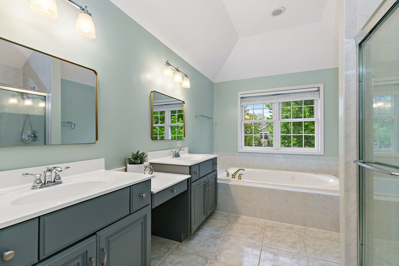 40W017 Carl Sandburg Road, St. Charles, IL 60175