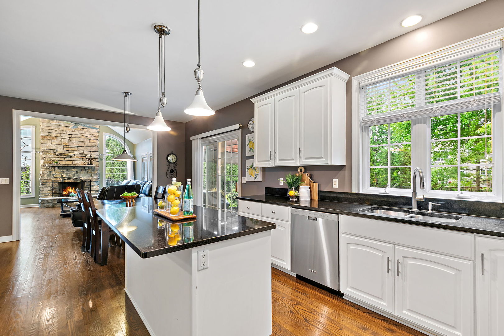 40W017 Carl Sandburg Road, St. Charles, IL 60175