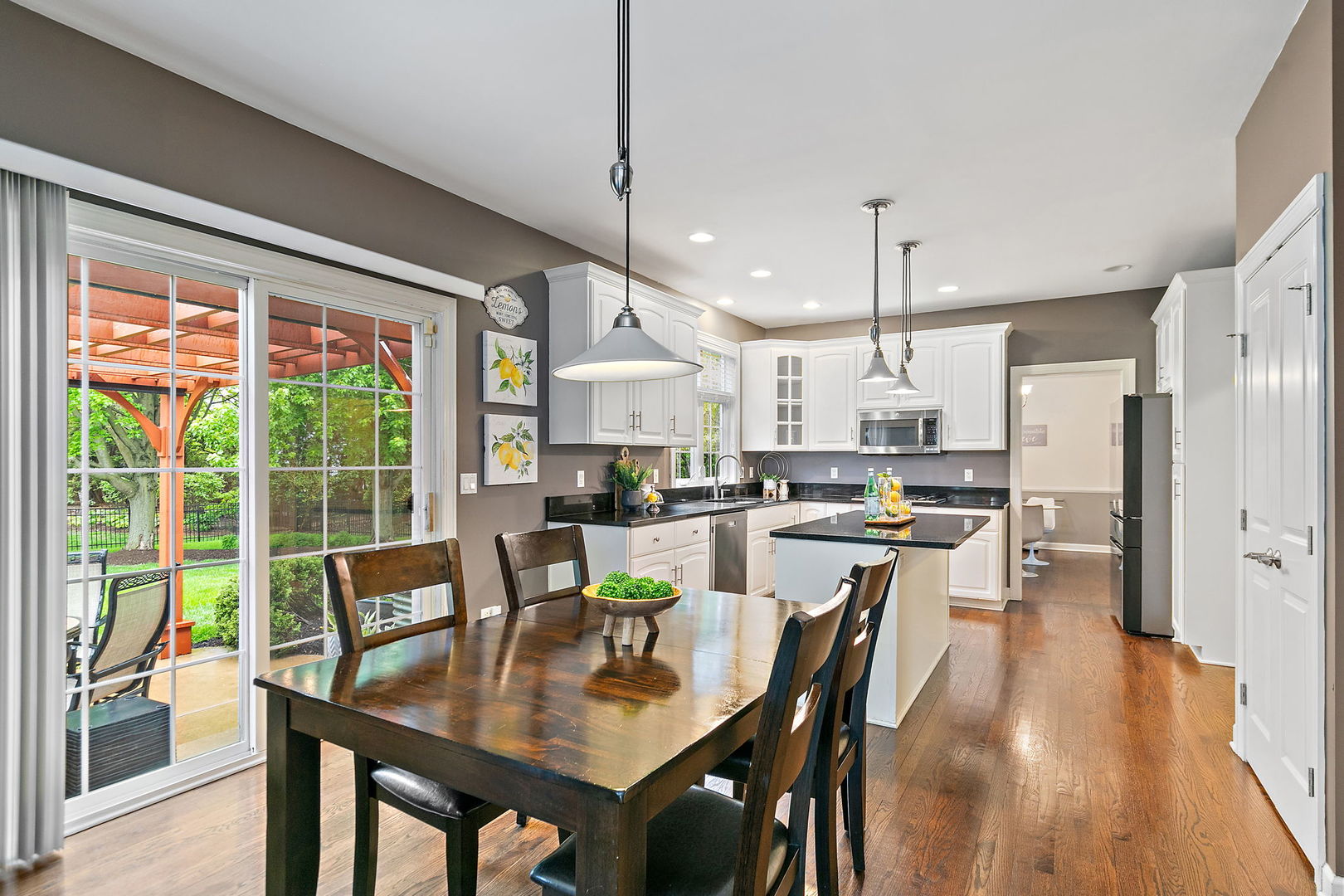 40W017 Carl Sandburg Road, St. Charles, IL 60175