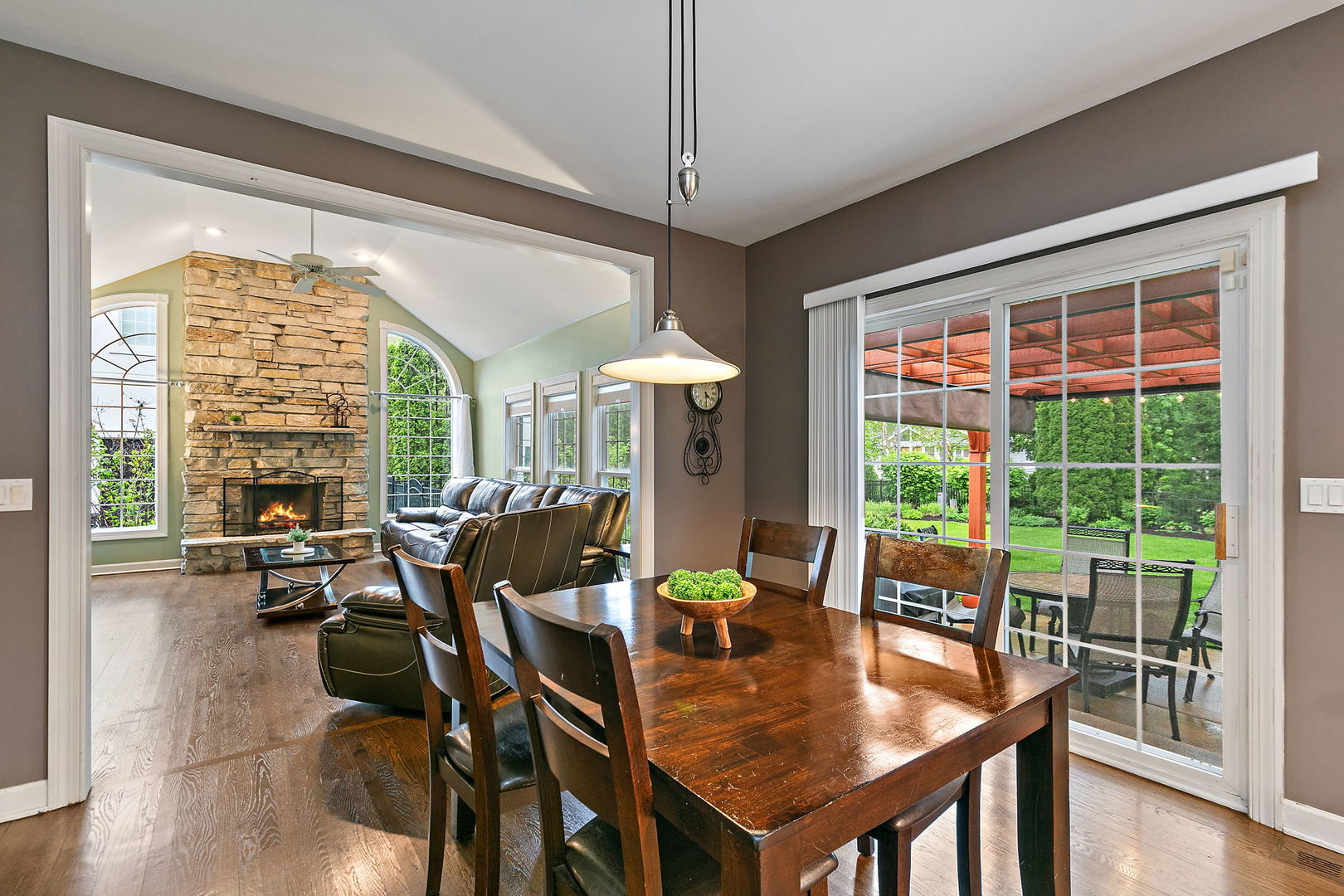 40W017 Carl Sandburg Road, St. Charles, IL 60175