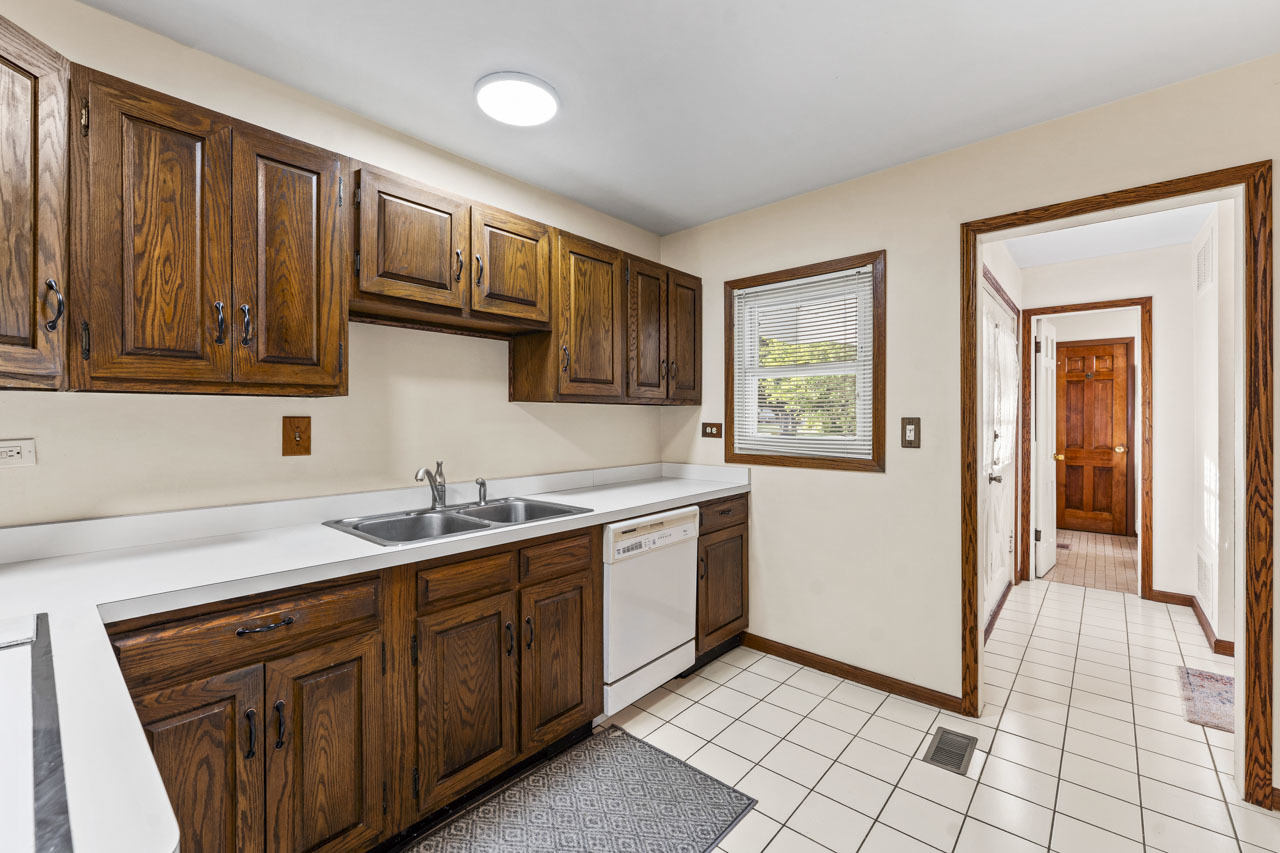 1049 Martingale Drive, Bartlett, IL 60103