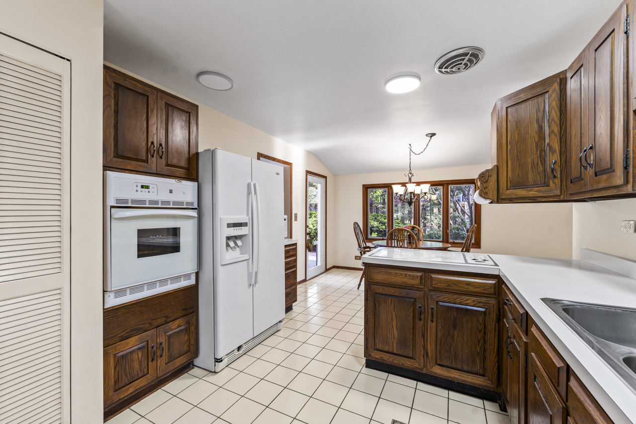 1049 Martingale Drive, Bartlett, IL 60103