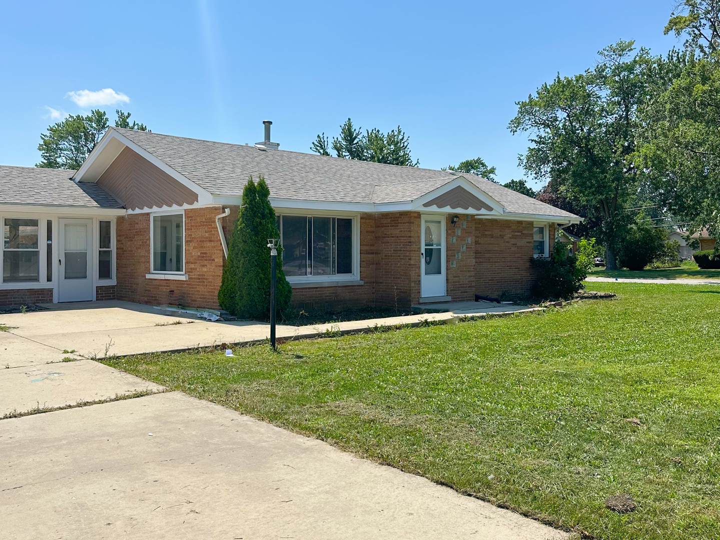 9405 S 76th Court, Hickory Hills, IL 60457