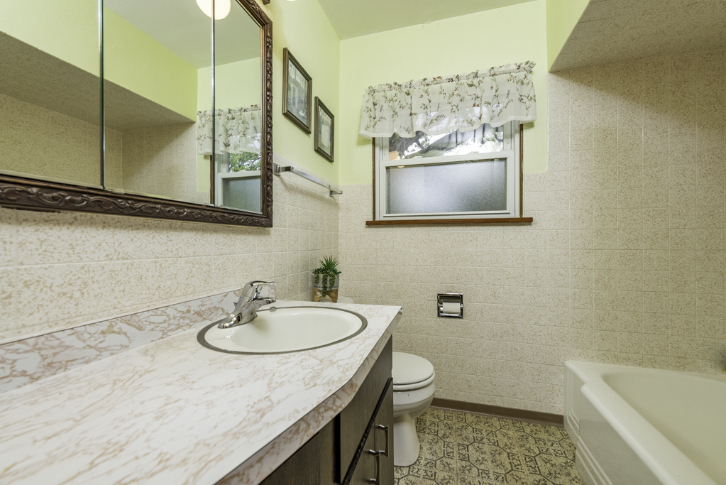 616 Highland Avenue, Antioch, IL 60002