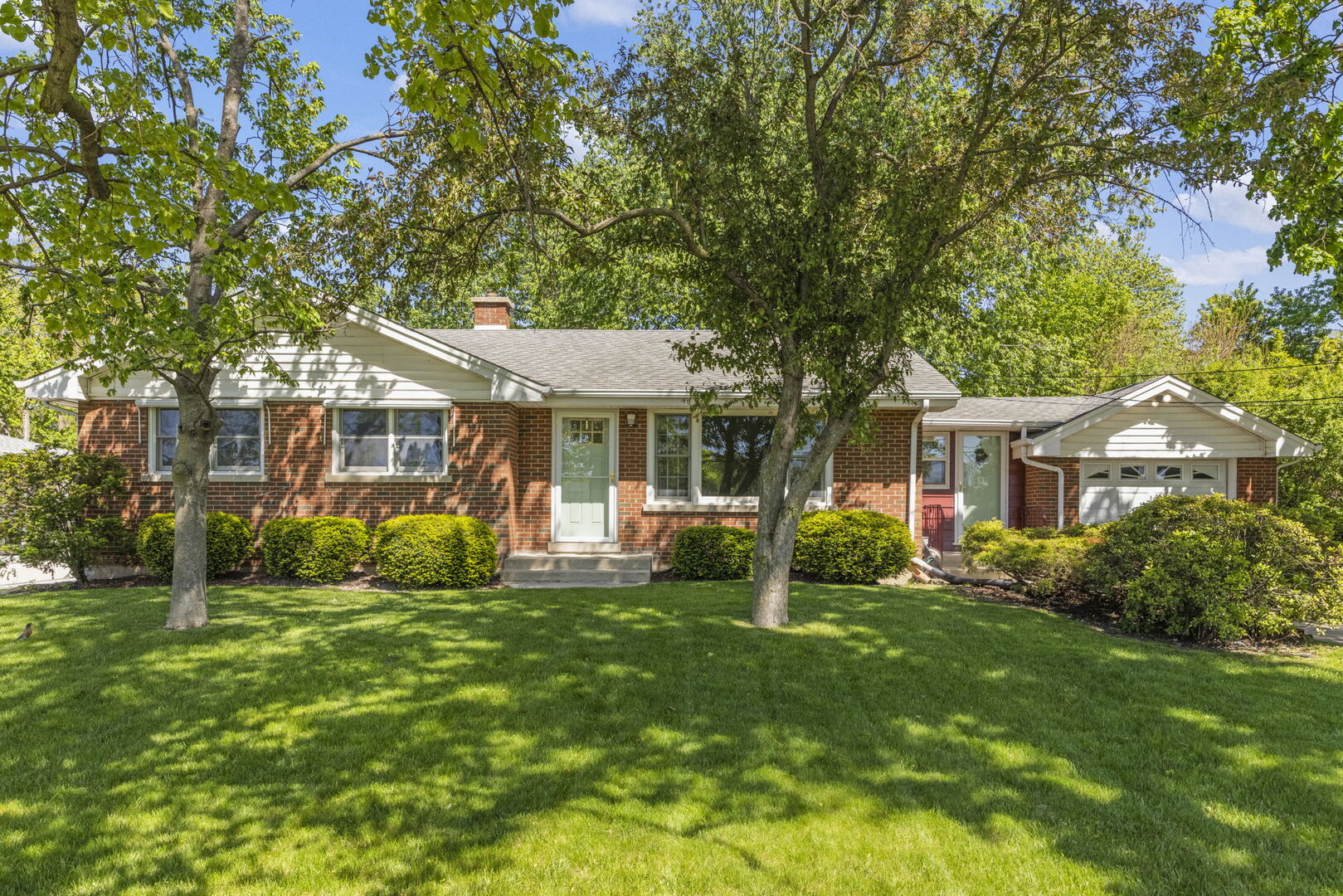 6023 S Richmond Avenue, Willowbrook, IL 60527