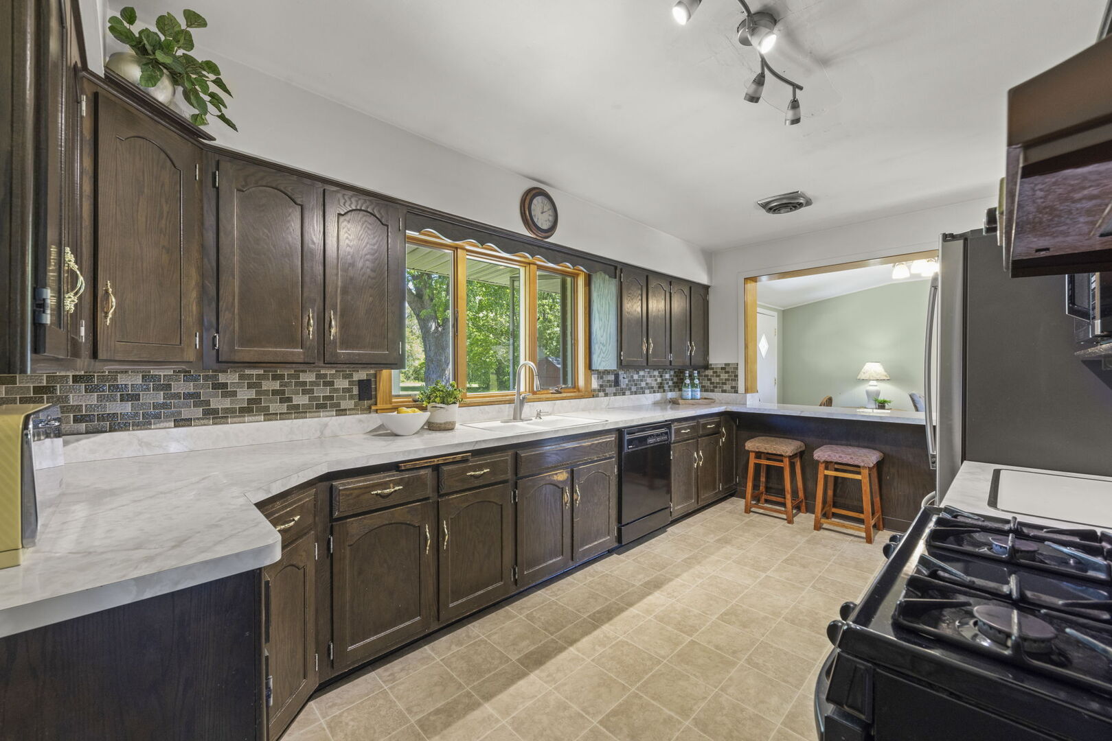 6023 S Richmond Avenue, Willowbrook, IL 60527