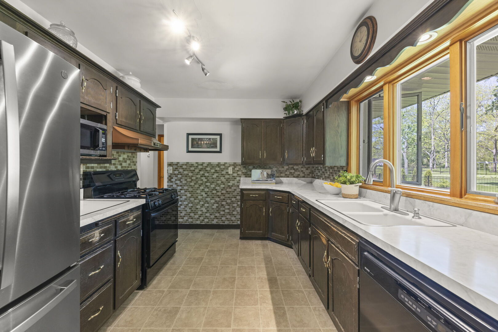 6023 S Richmond Avenue, Willowbrook, IL 60527