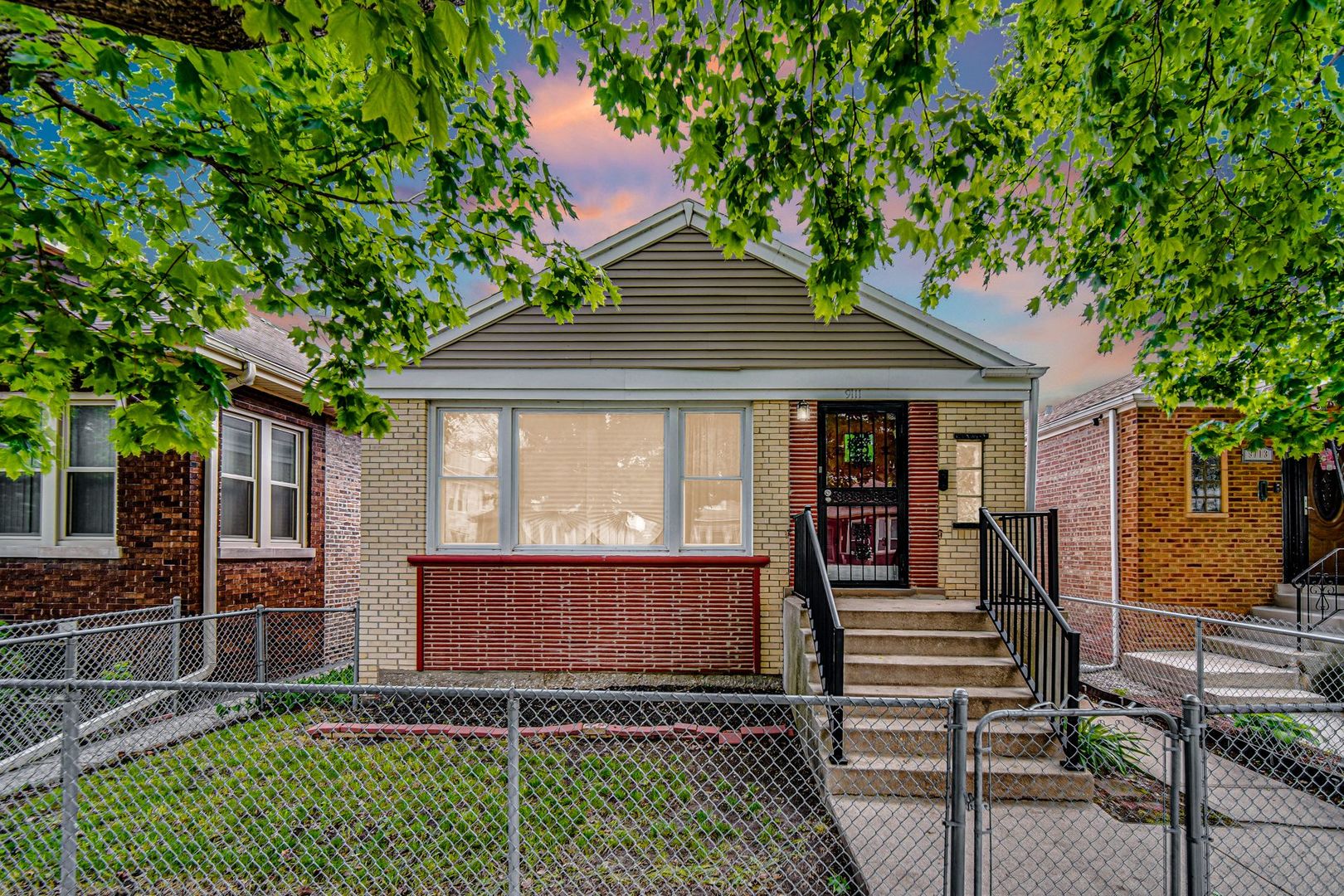 9111 S Kingston Avenue, Chicago, IL 60617