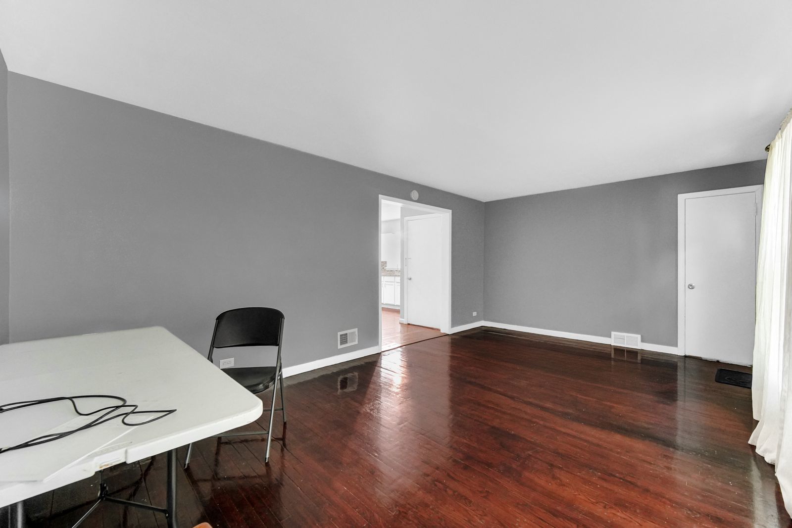 9111 S Kingston Avenue, Chicago, IL 60617