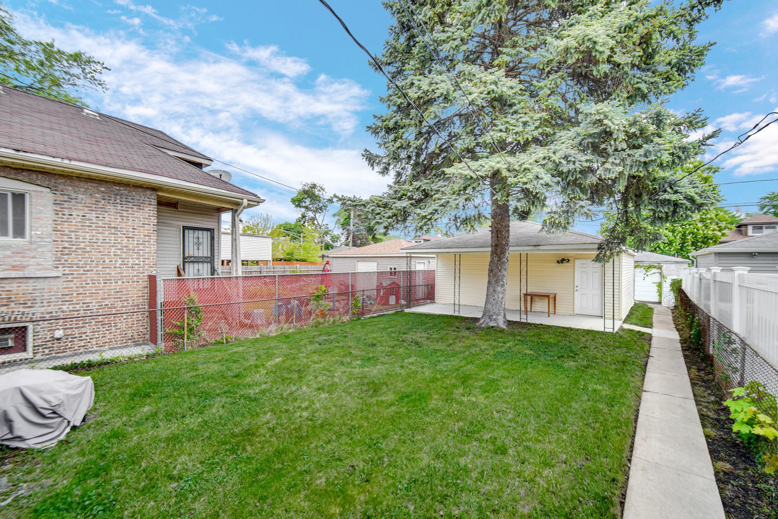 9111 S Kingston Avenue, Chicago, IL 60617
