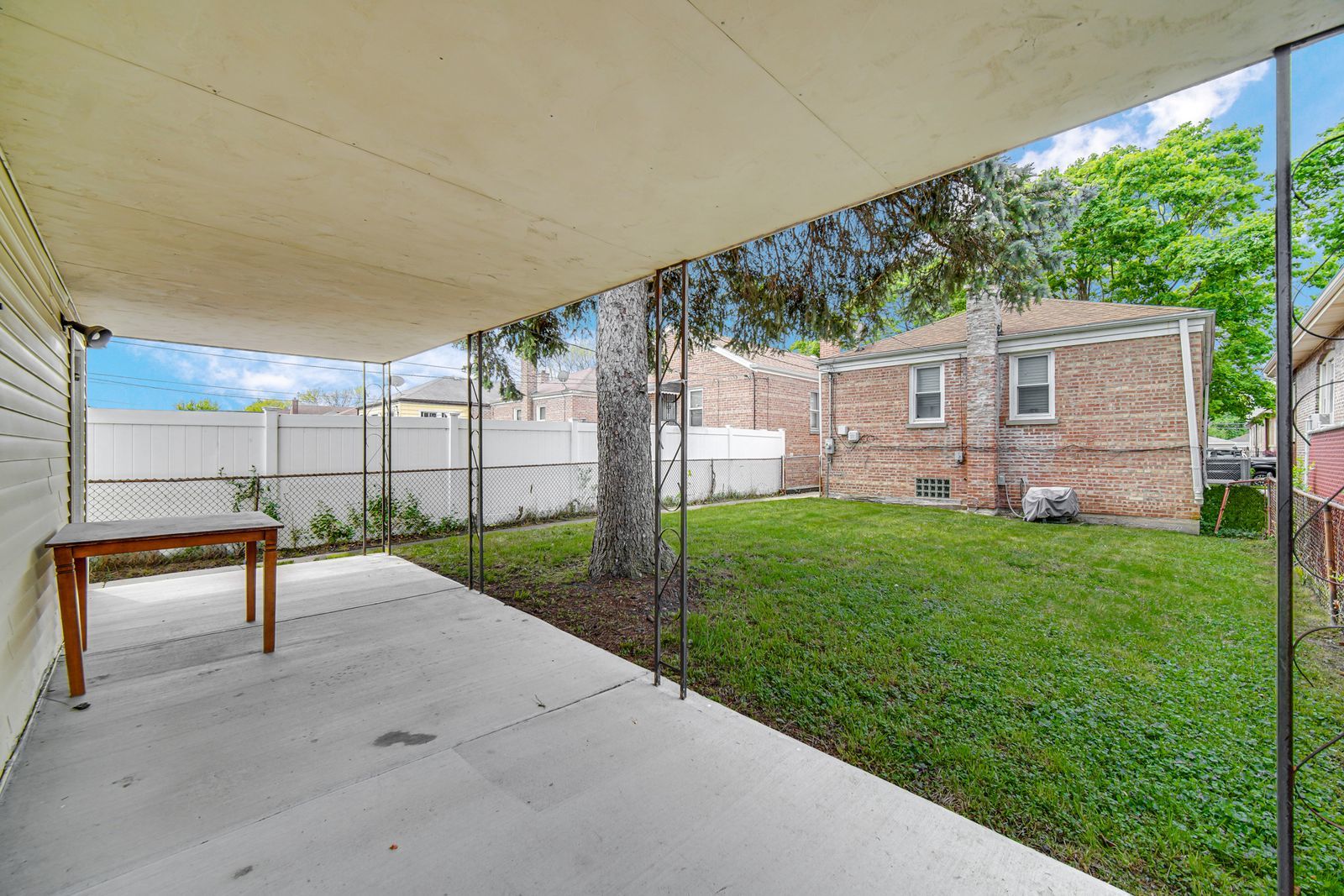 9111 S Kingston Avenue, Chicago, IL 60617