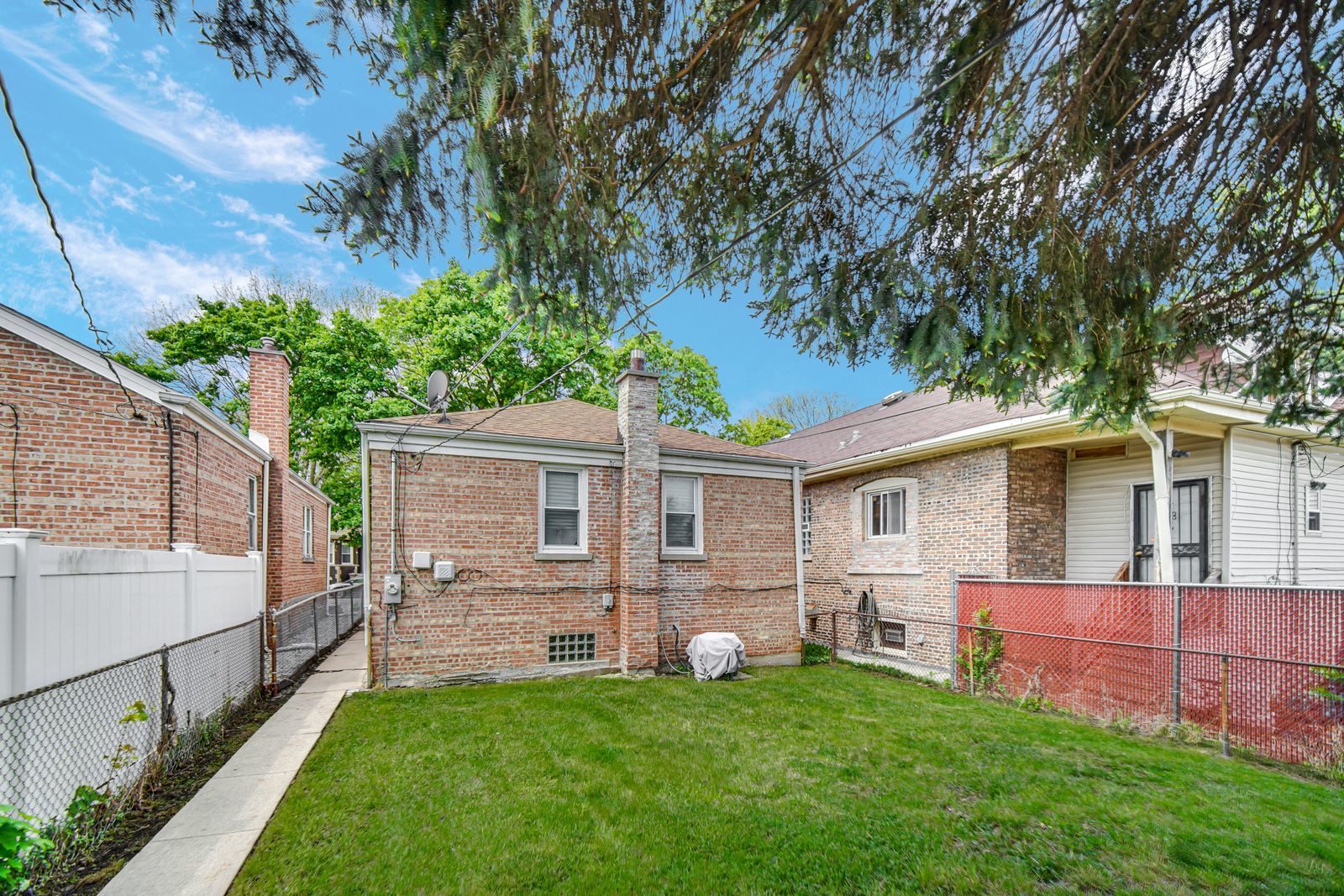 9111 S Kingston Avenue, Chicago, IL 60617