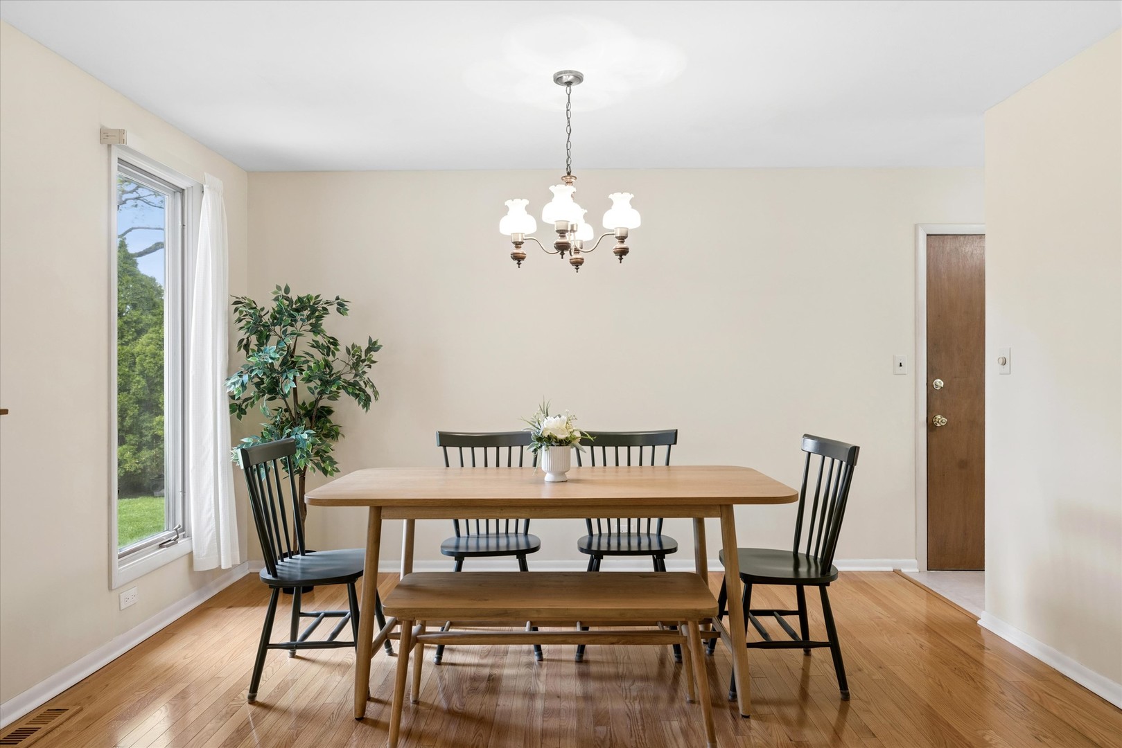 2406 N Lafayette Street, Arlington Heights, IL 60004