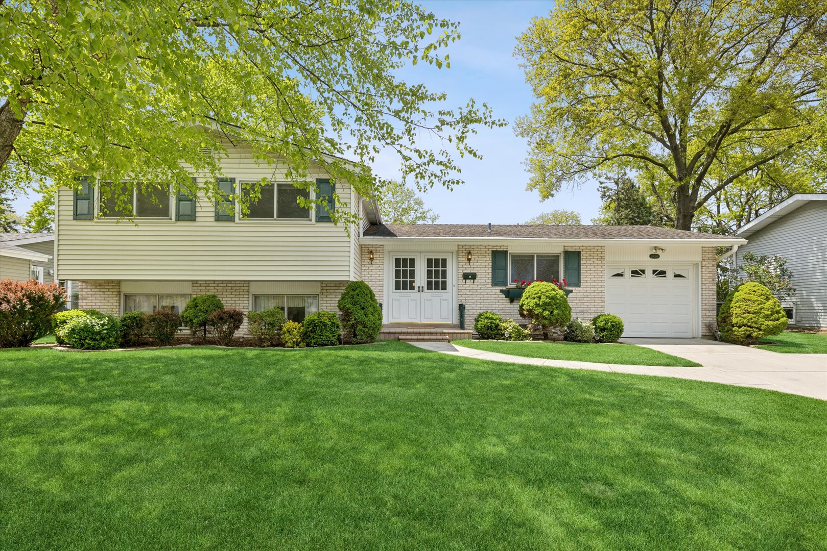 2406 N Lafayette Street, Arlington Heights, IL 60004