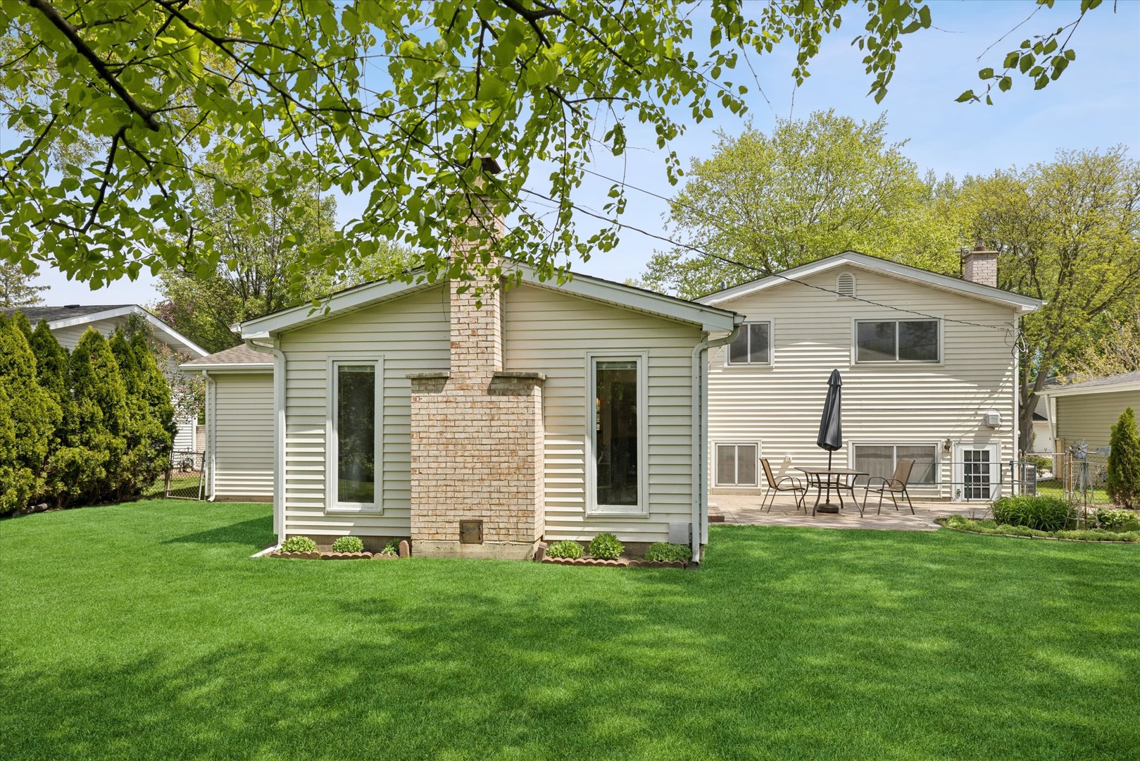2406 N Lafayette Street, Arlington Heights, IL 60004