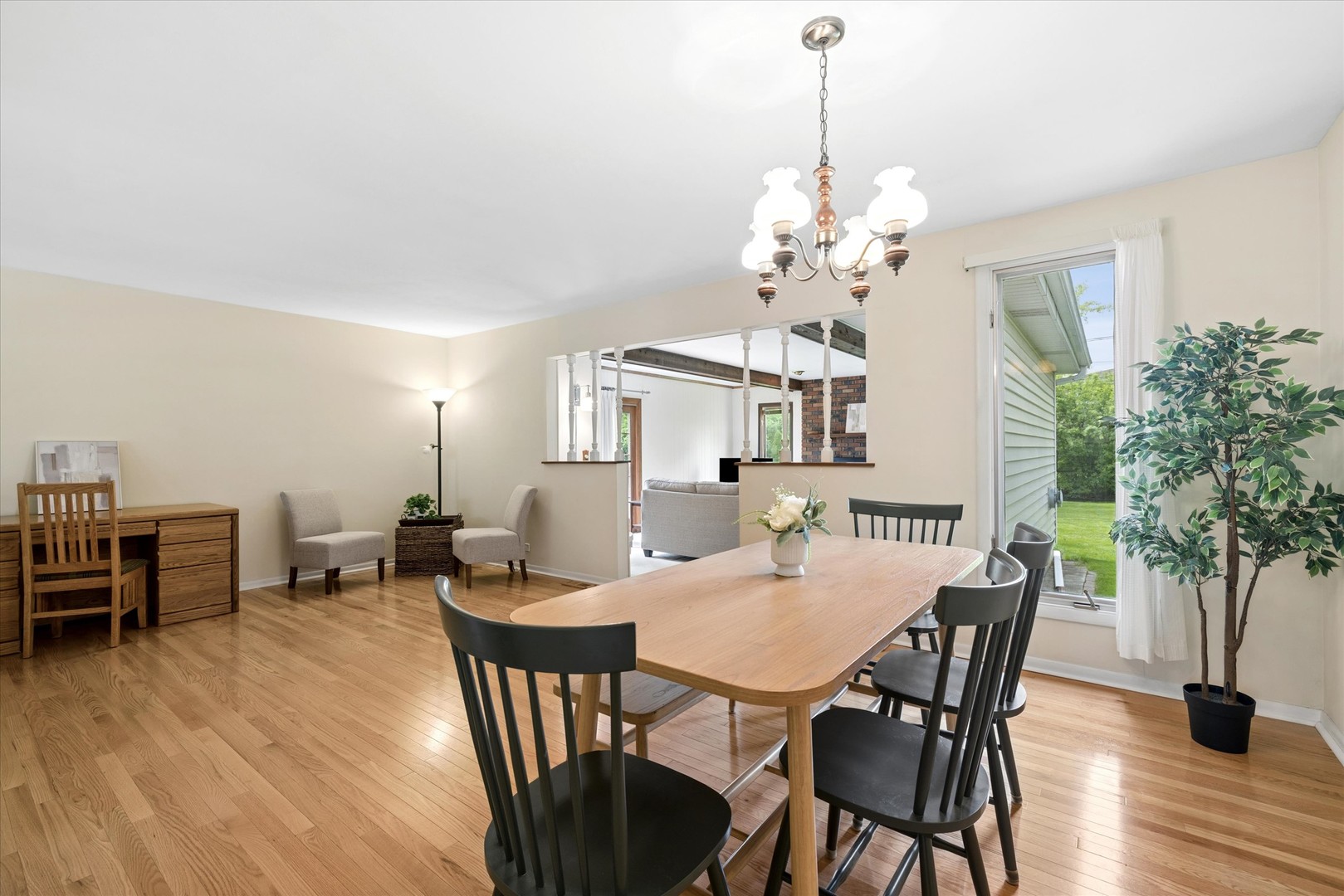 2406 N Lafayette Street, Arlington Heights, IL 60004