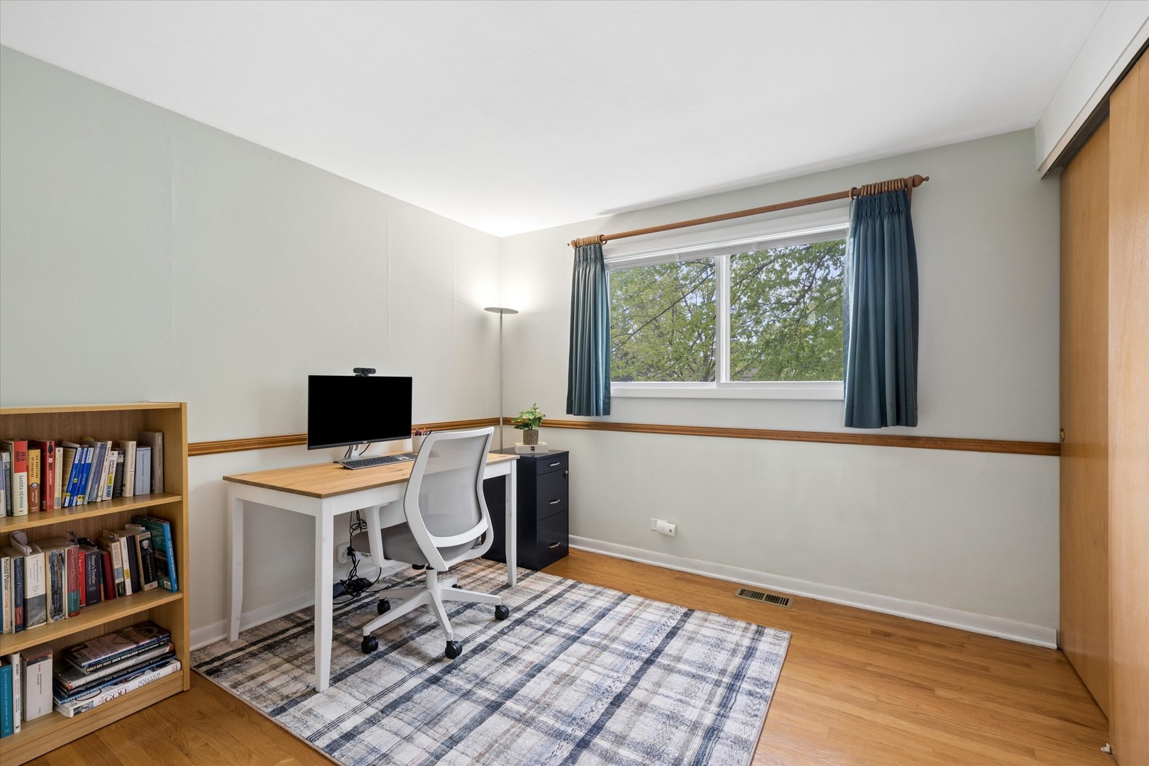 2406 N Lafayette Street, Arlington Heights, IL 60004