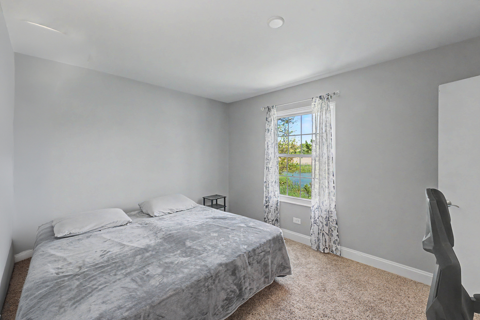 102 Bright Oaks Circle #102, Cary, IL 60013