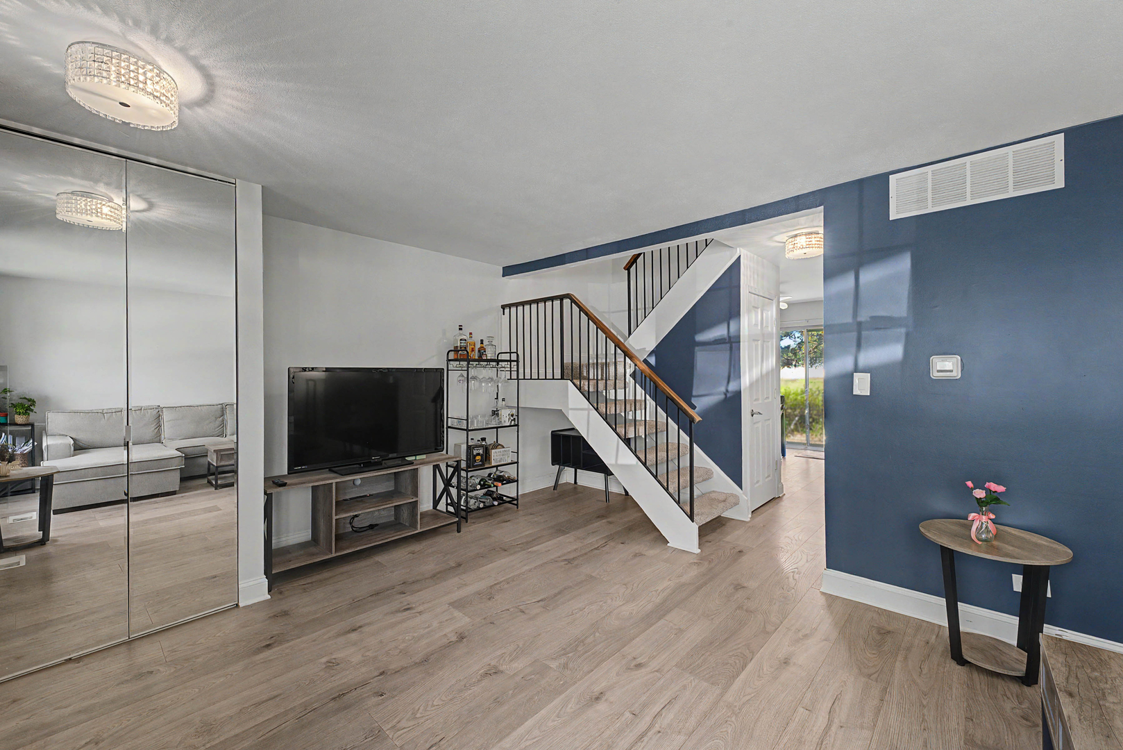 102 Bright Oaks Circle #102, Cary, IL 60013