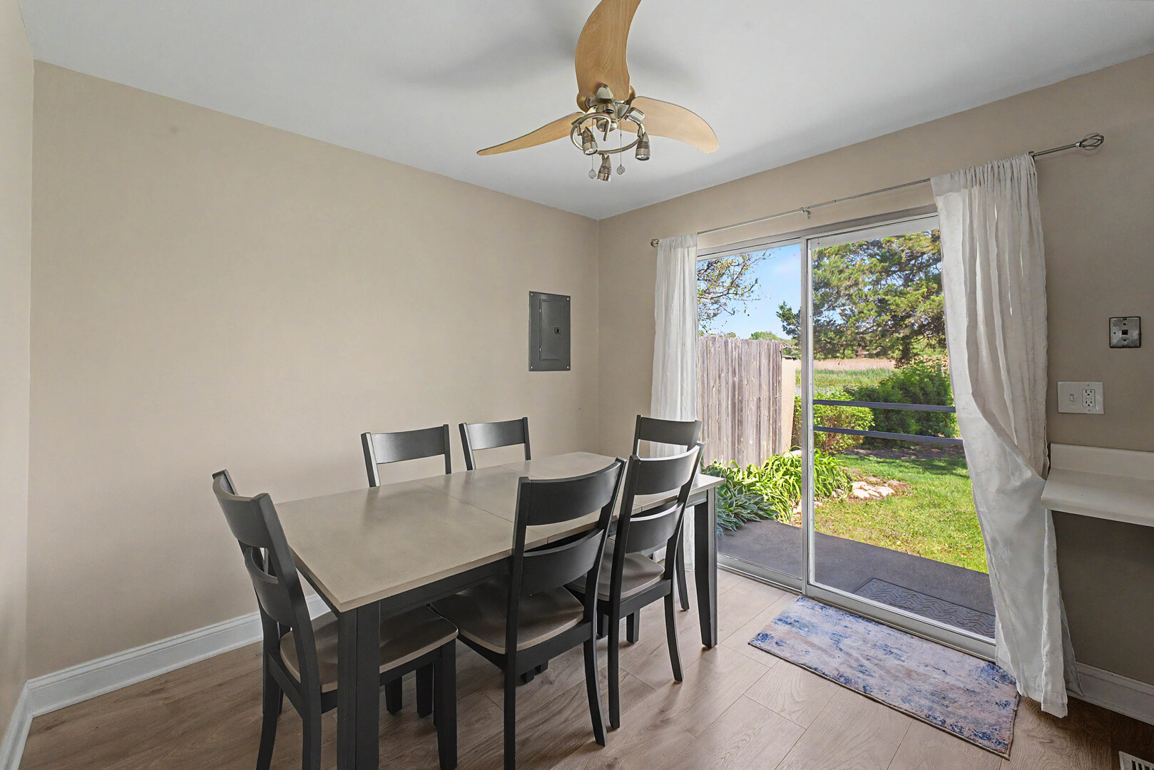 102 Bright Oaks Circle #102, Cary, IL 60013