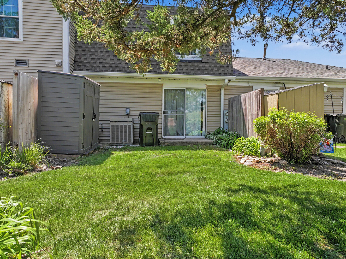 102 Bright Oaks Circle #102, Cary, IL 60013