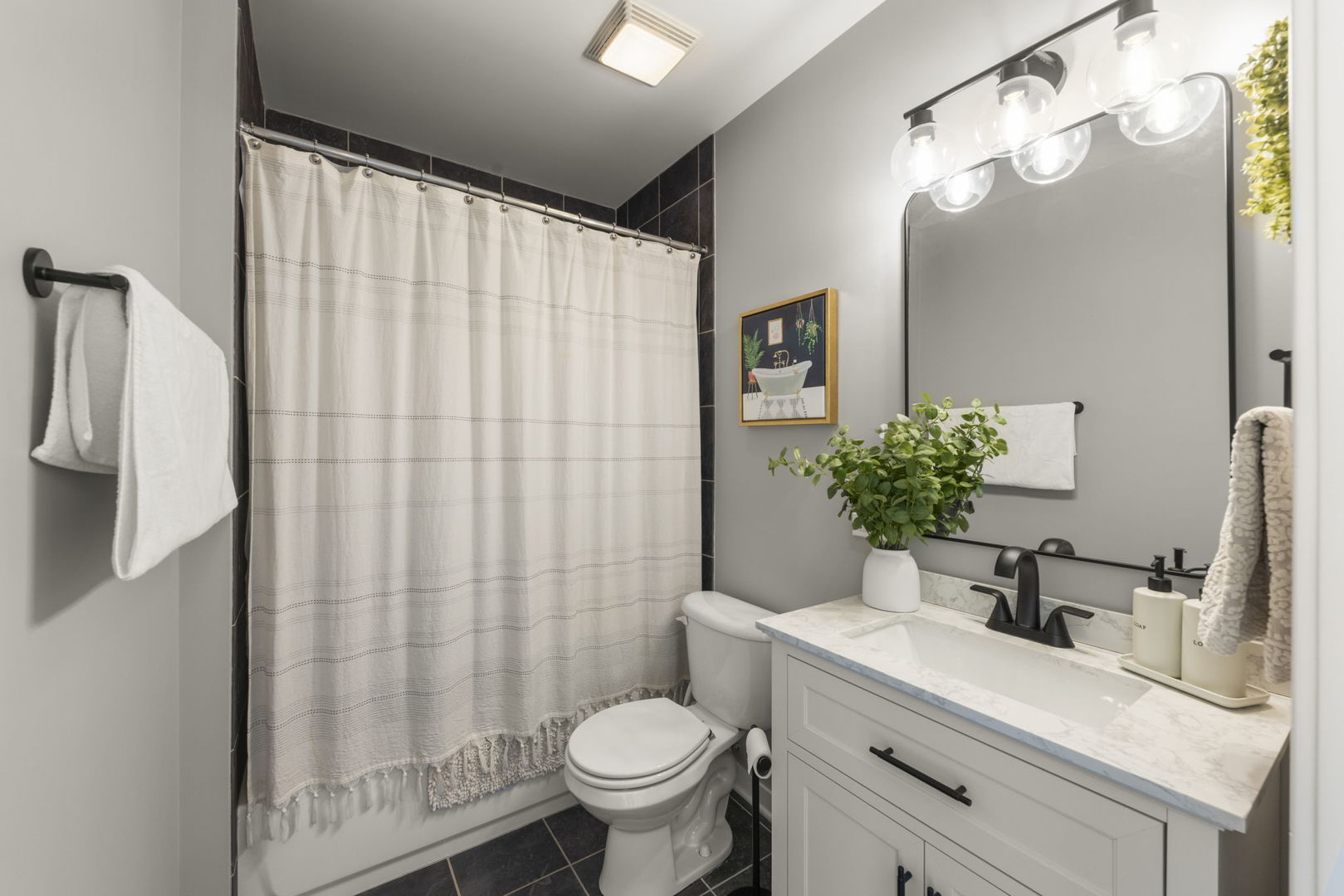 873 N Larrabee Street #202, Chicago, IL 60610