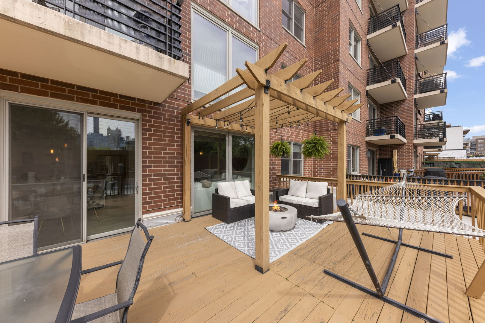873 N Larrabee Street #202, Chicago, IL 60610