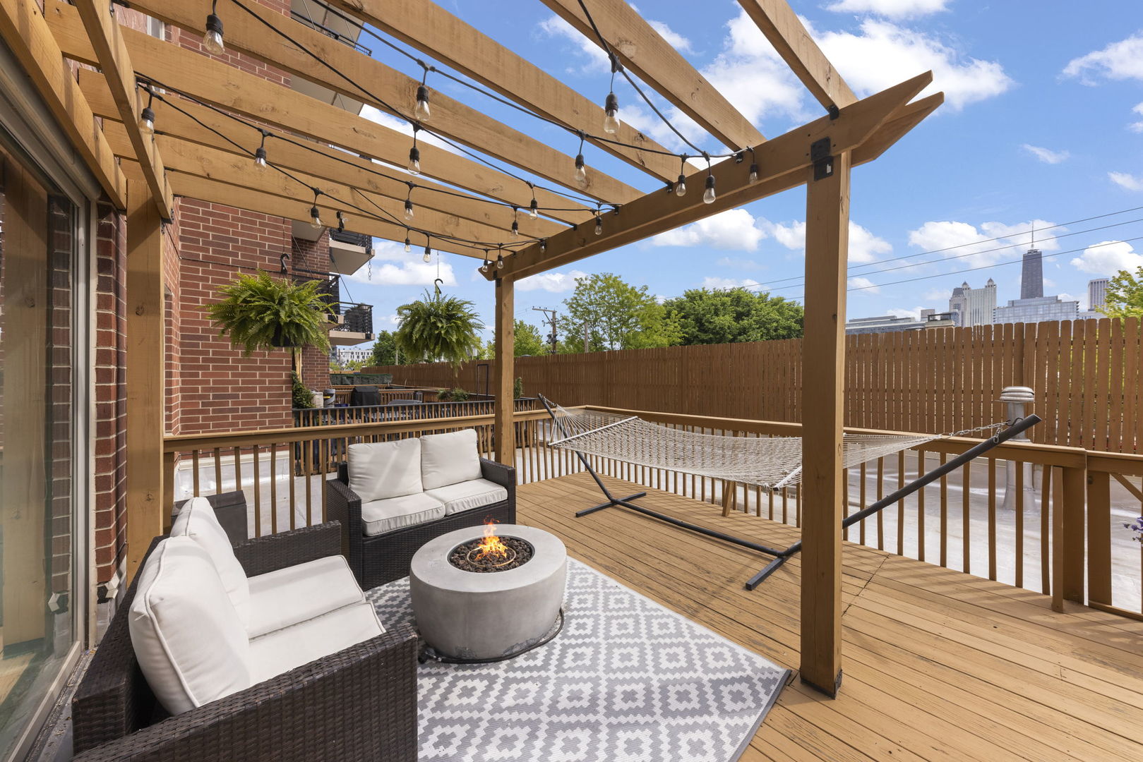 873 N Larrabee Street #202, Chicago, IL 60610