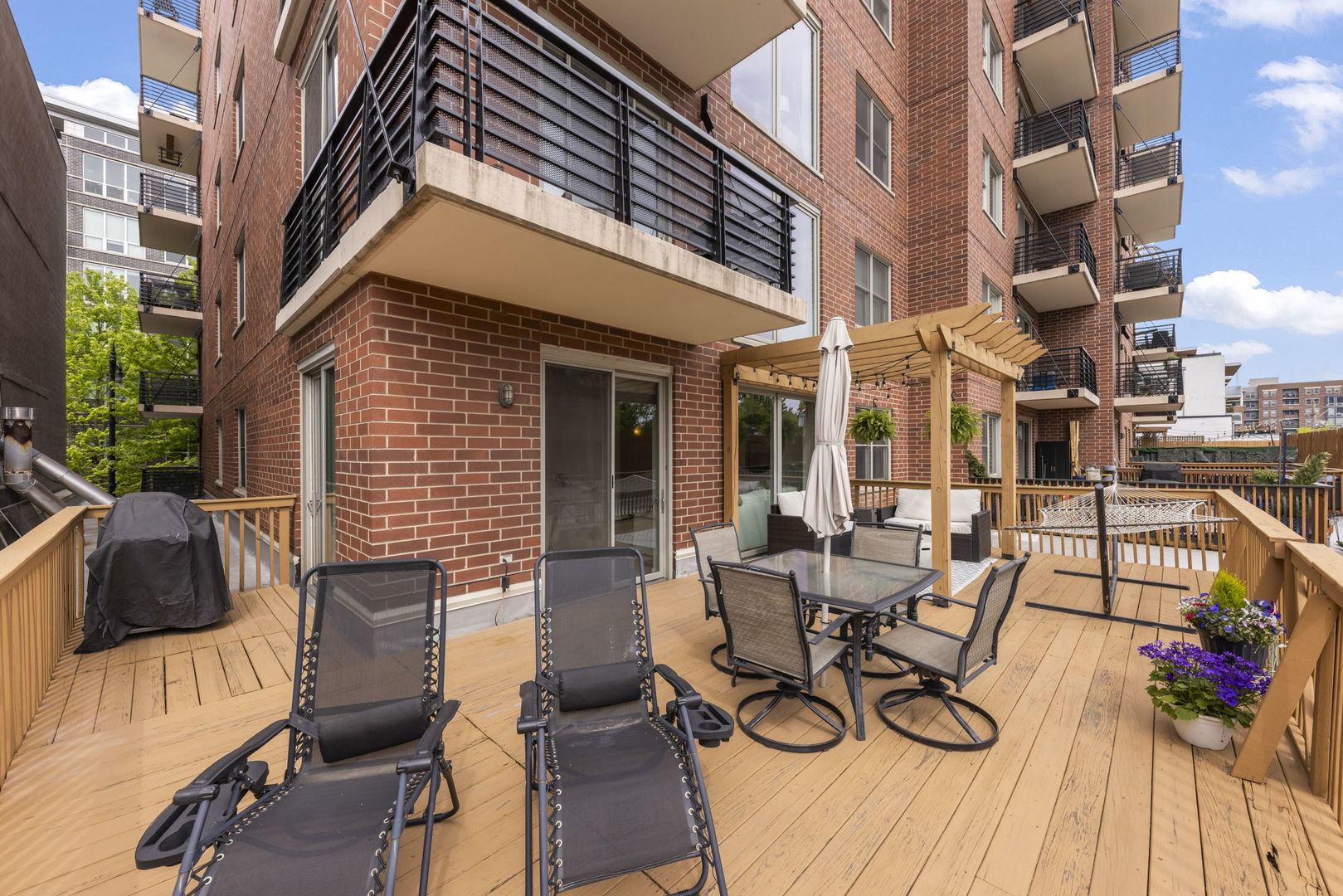 873 N Larrabee Street #202, Chicago, IL 60610