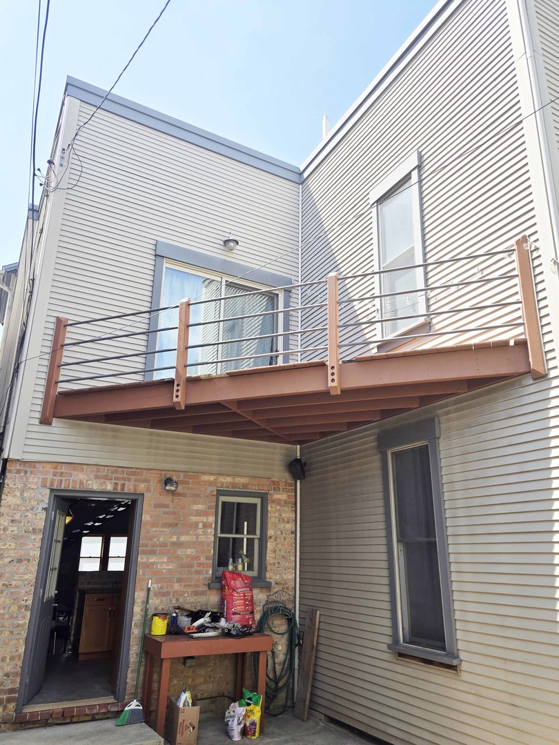 1734 W Beach Avenue, Chicago, IL 60612