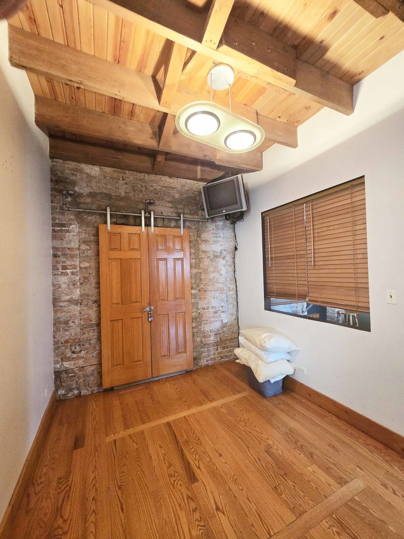 1734 W Beach Avenue, Chicago, IL 60612