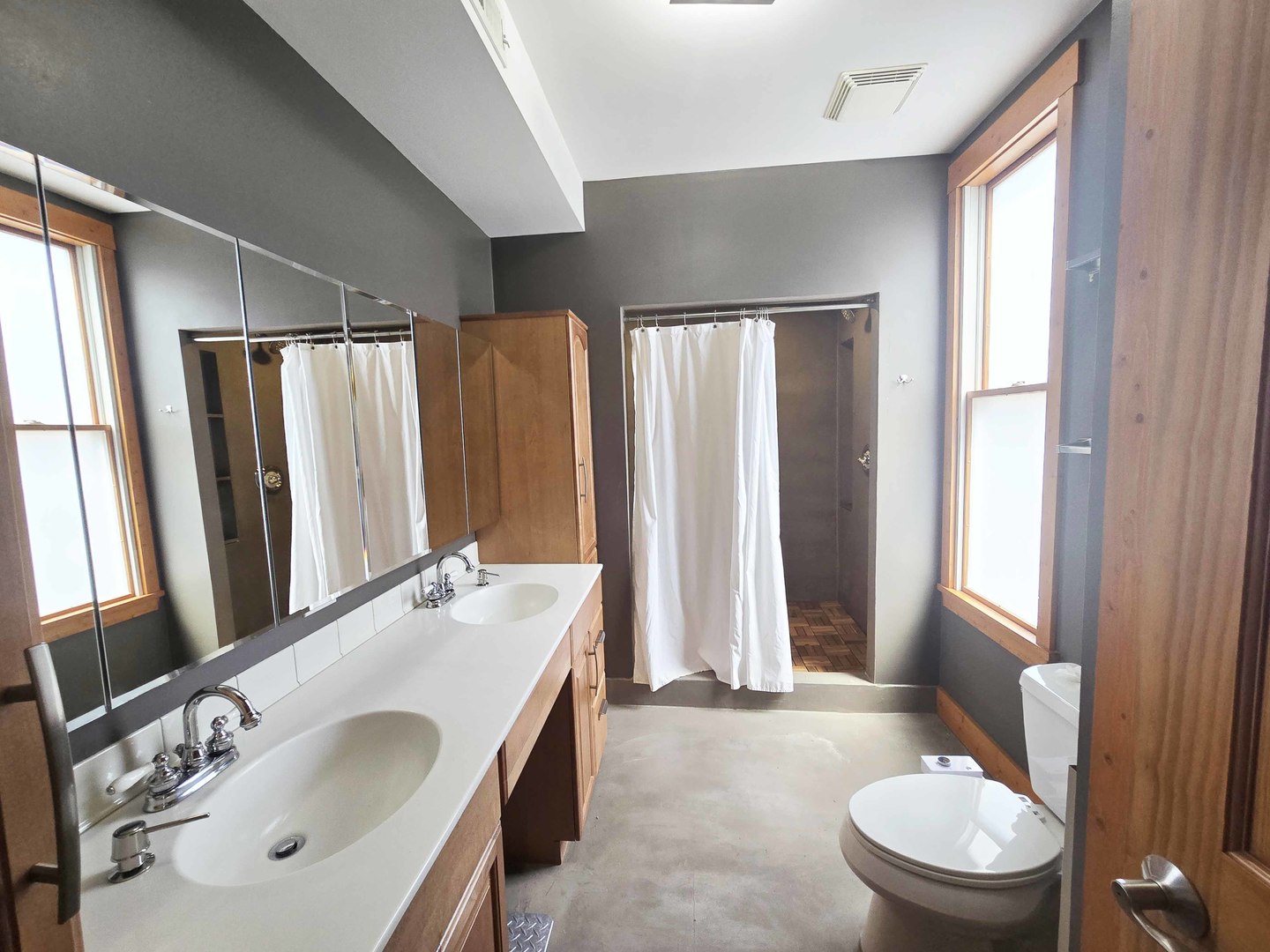 1734 W Beach Avenue, Chicago, IL 60612
