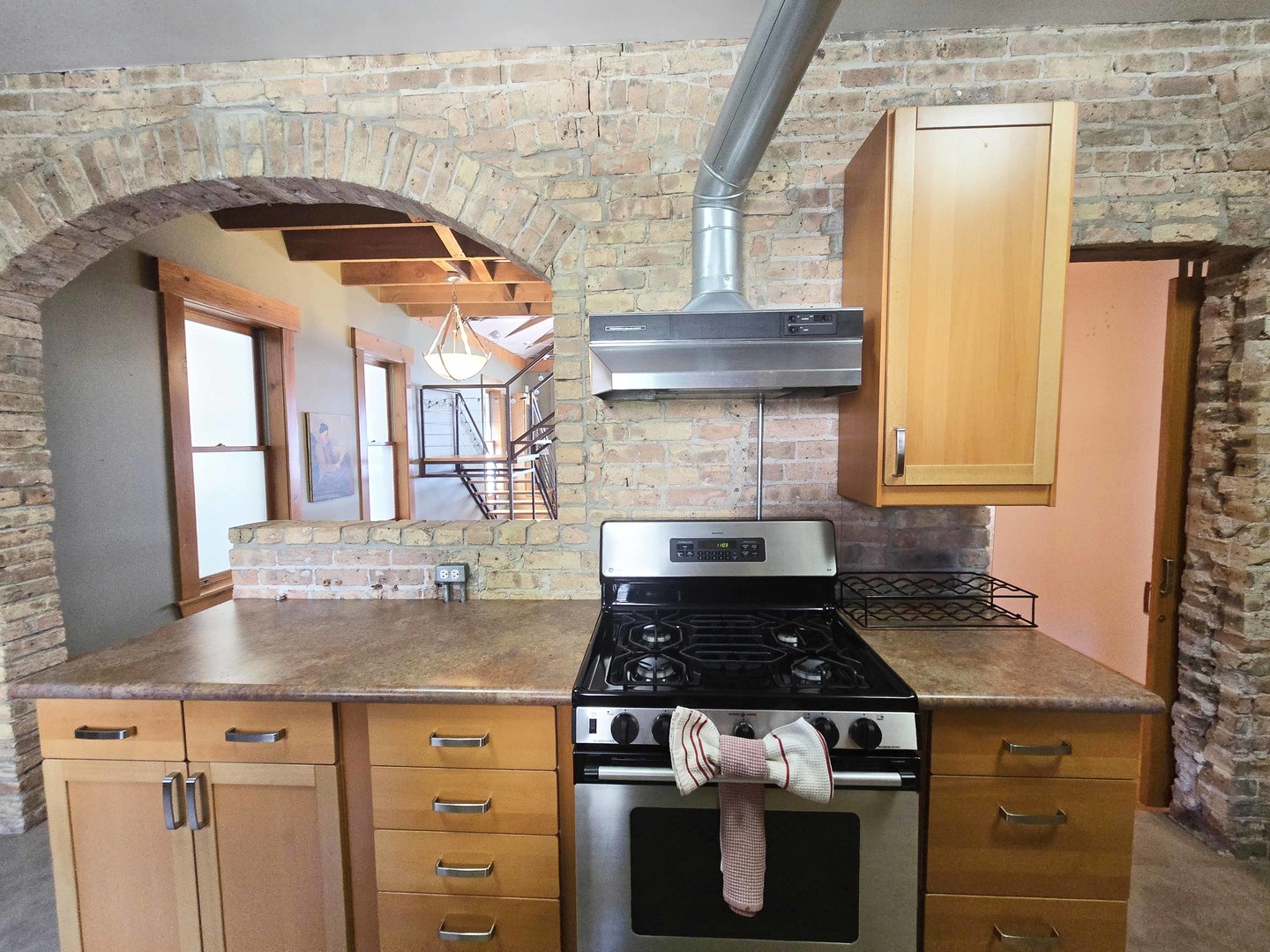 1734 W Beach Avenue, Chicago, IL 60612