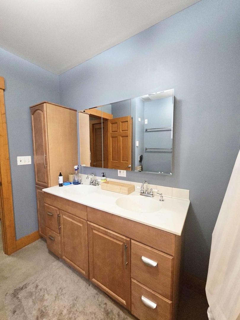 1734 W Beach Avenue, Chicago, IL 60612