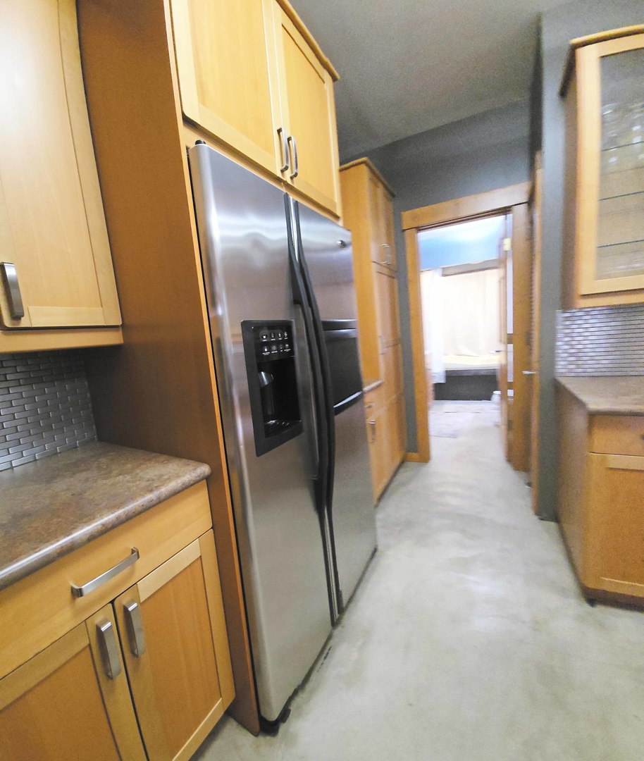1734 W Beach Avenue, Chicago, IL 60612