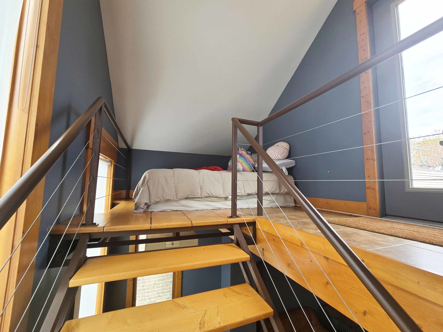 1734 W Beach Avenue, Chicago, IL 60612