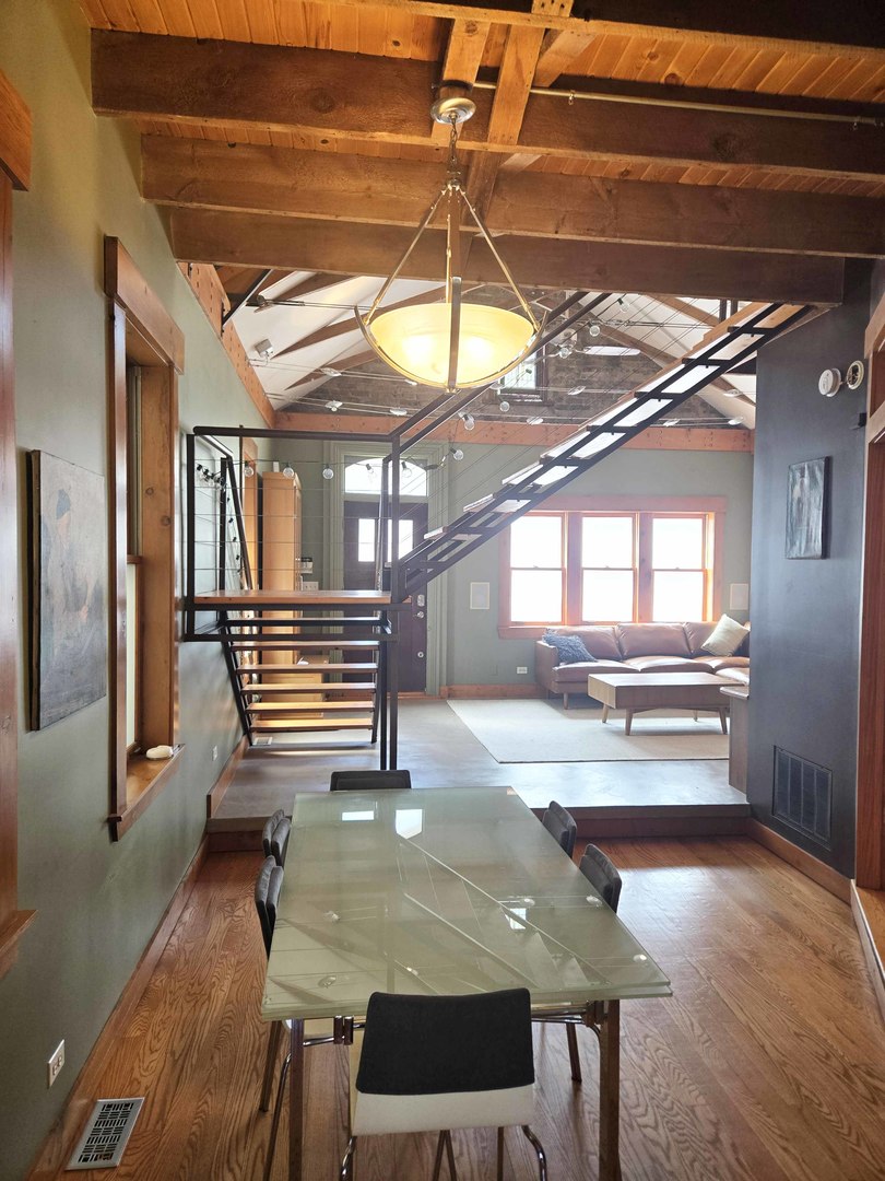 1734 W Beach Avenue, Chicago, IL 60612