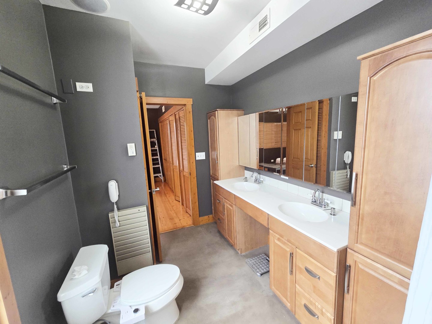 1734 W Beach Avenue, Chicago, IL 60612