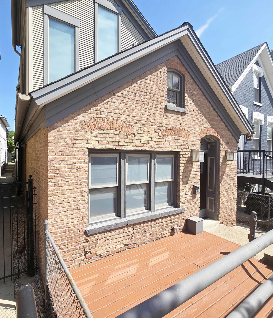 1734 W Beach Avenue, Chicago, IL 60612