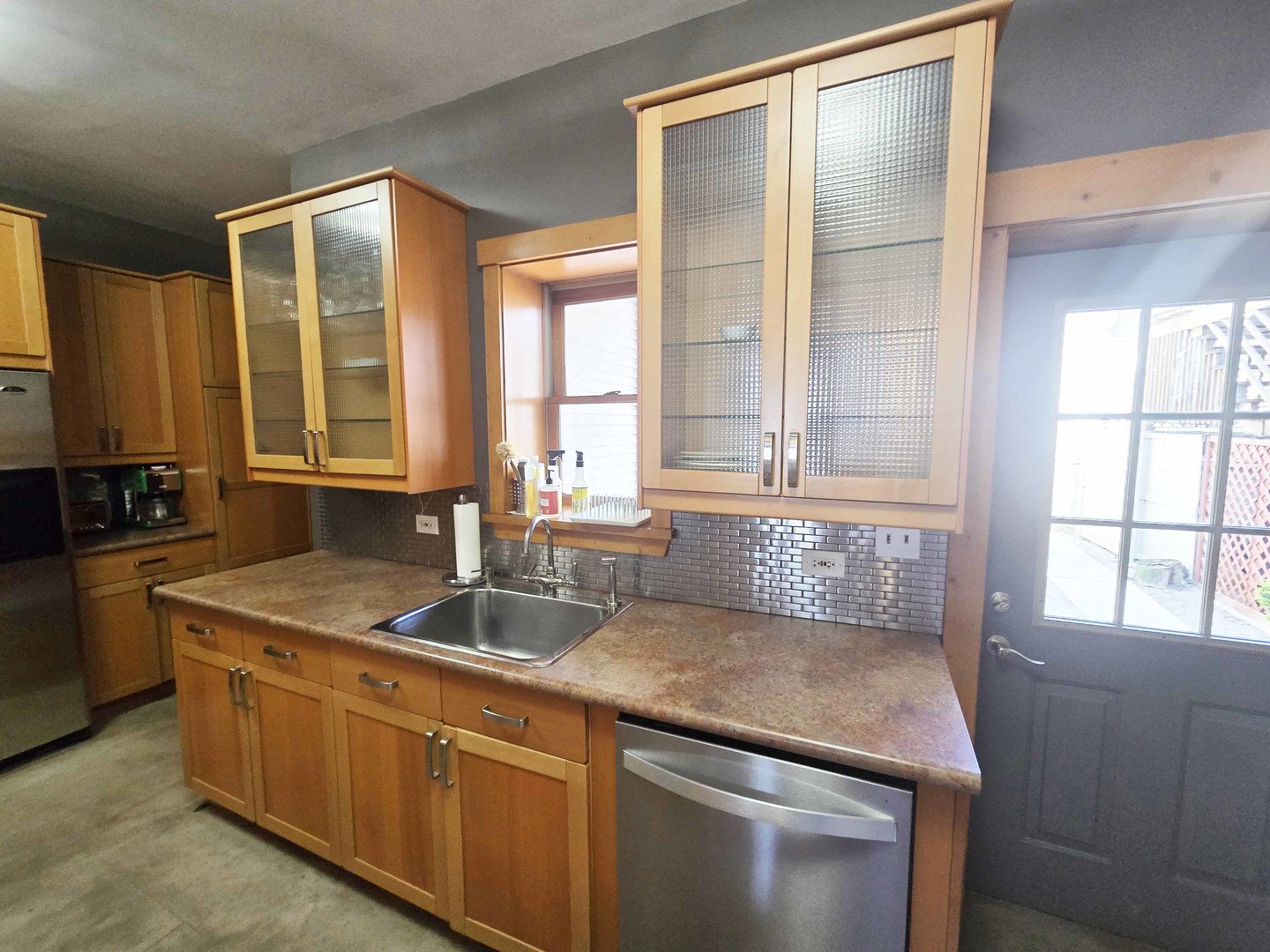 1734 W Beach Avenue, Chicago, IL 60612