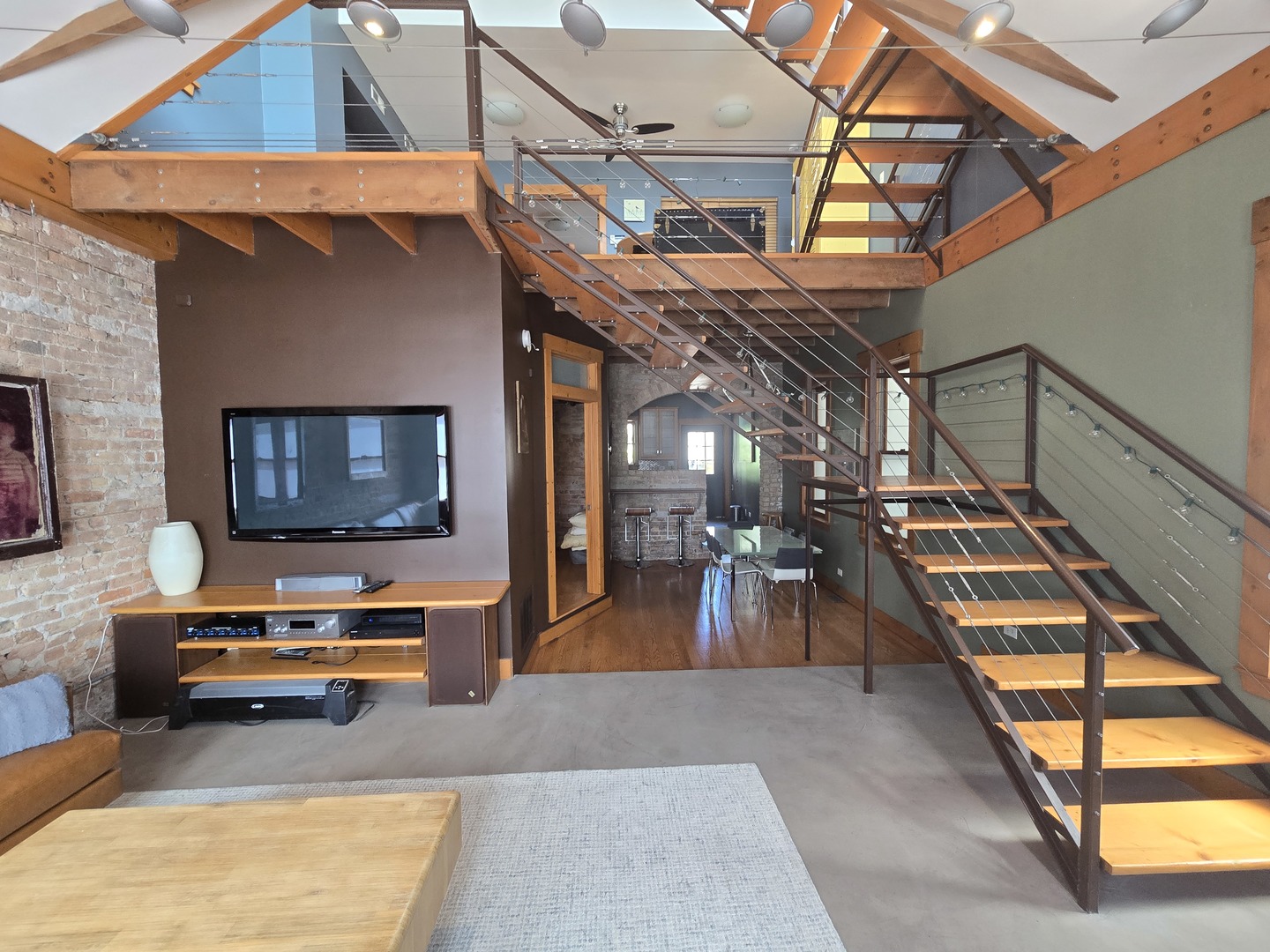 1734 W Beach Avenue, Chicago, IL 60612