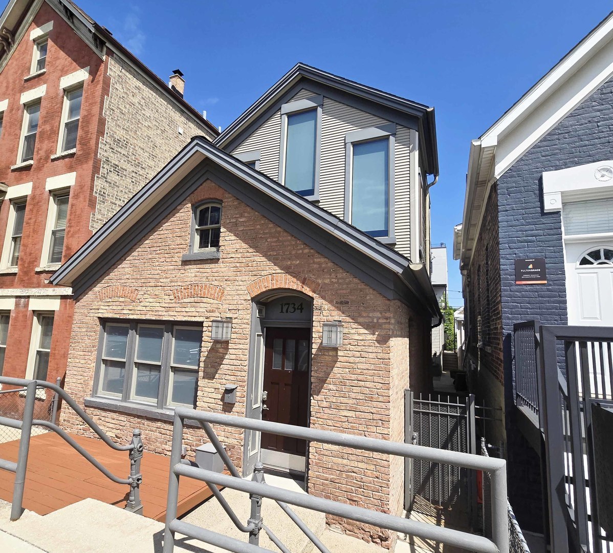 1734 W Beach Avenue, Chicago, IL 60612
