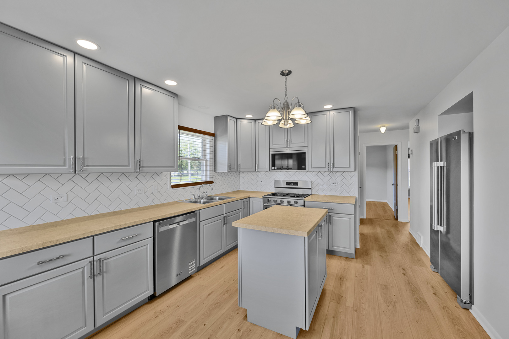 565 Oglesby Avenue, Calumet City, IL 60409